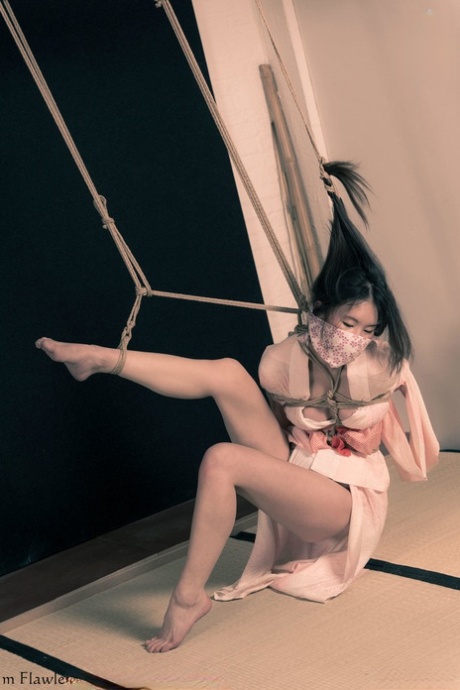 亚洲束缚 裸體 檔案