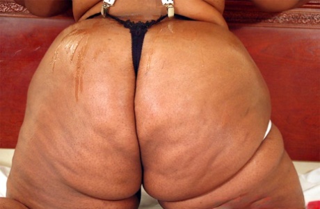 thick thighs mature sexy nude image