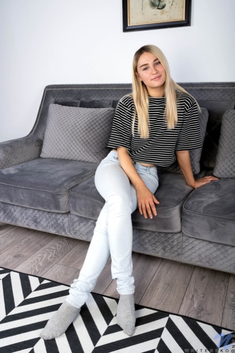 Loren Strawberry pornographic model pics