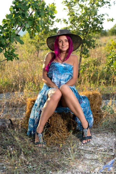 Victoria Rainbow art model pictures