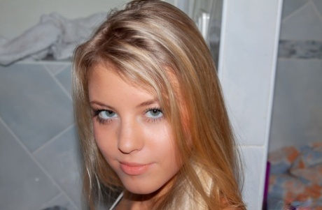 blondýnka hezky zdarma fotky