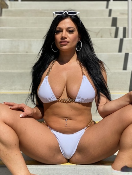 Mona Azar naked pornstar pics