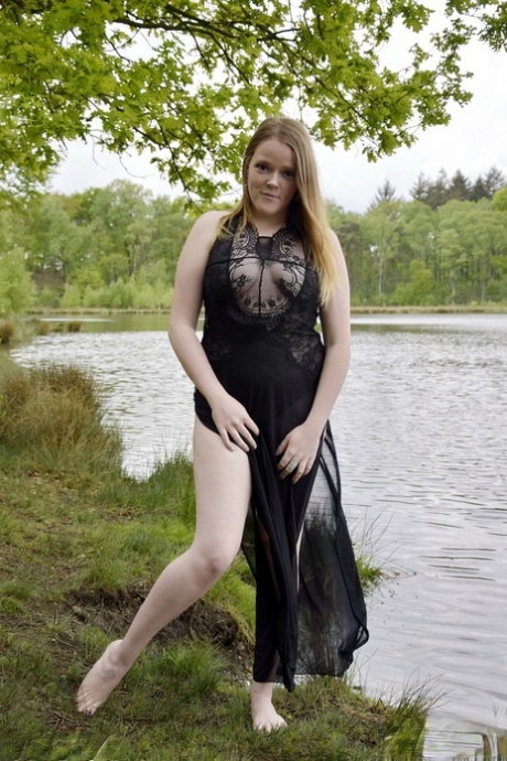 Rachel Rose nude model pic