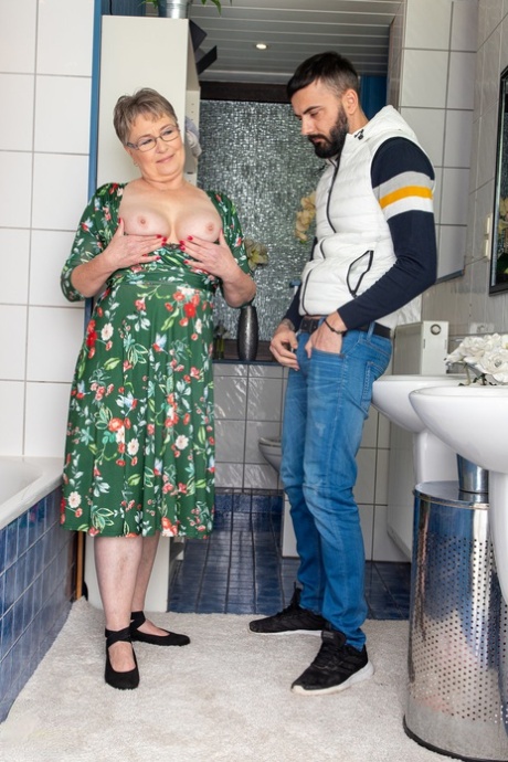 abuela seduce a chico porno de alta calidad archivo