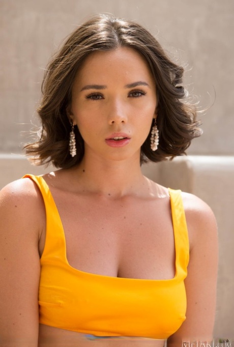 Eve Sweet pretty model picture