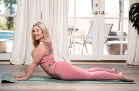 blonde yoga pants free archive