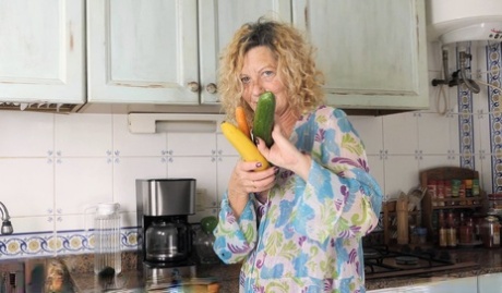 Anne Swinger star naked photo