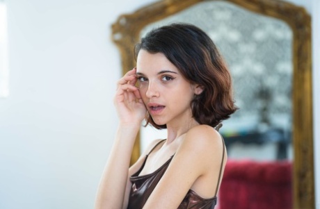 giovane vestito adulto libero img
