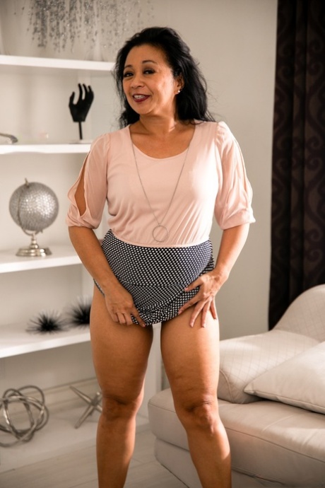 milf asiática bastante adulta galerías