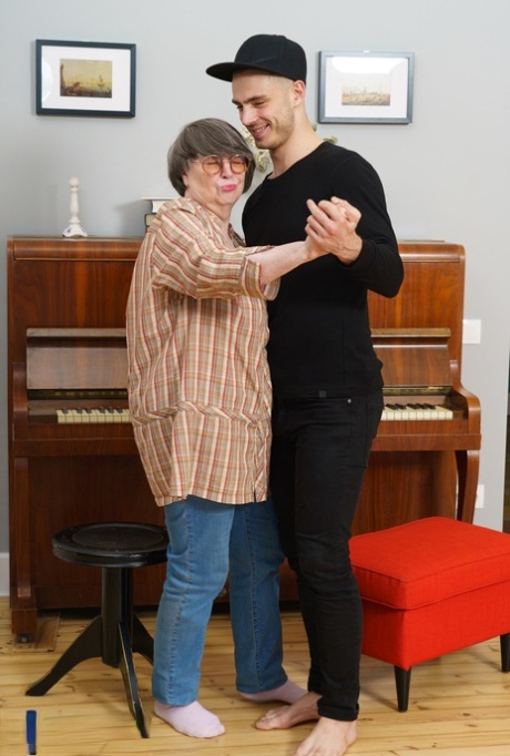 granny seduces boy hot naked pic