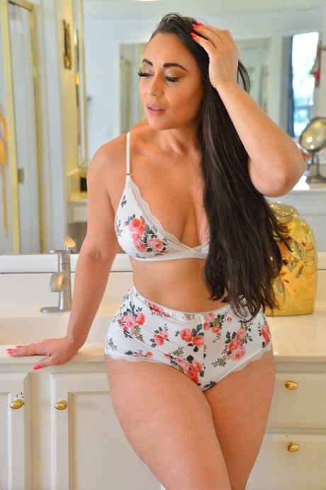 rondborstige latina milf mooi warm archief