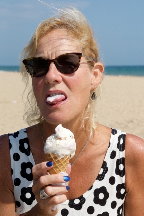 oma strand hd naakten galerijen