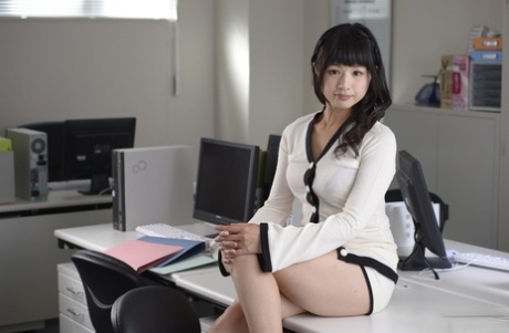 asiatisk sekretær eksklusiv porno foton