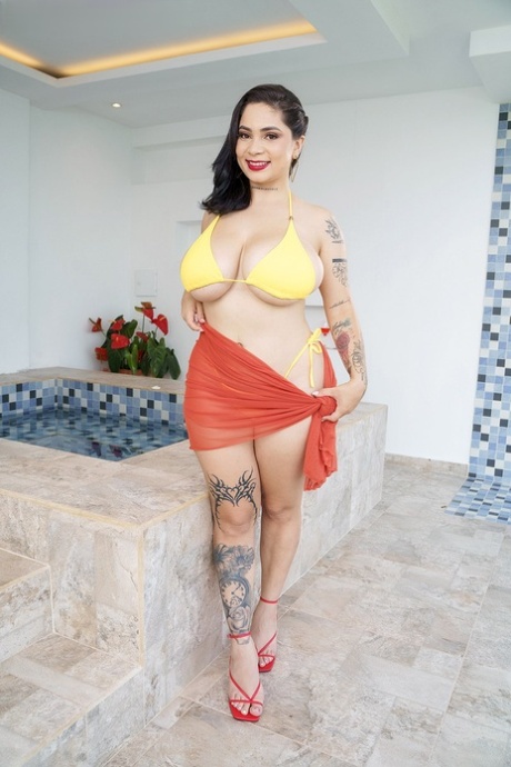 tykke lår latina top nudes bilder