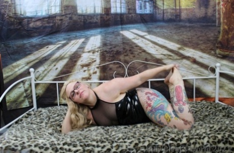 british blonde free naked images