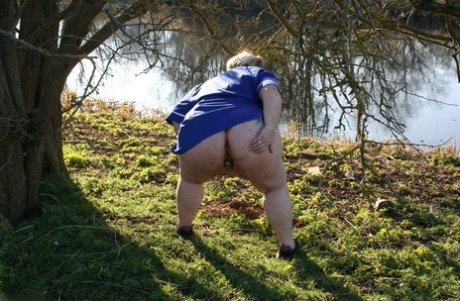 dicke Frau beugte sich vor nacktheit perfekte archiv