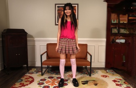 亚洲青少年独奏 性感裸體 檔案