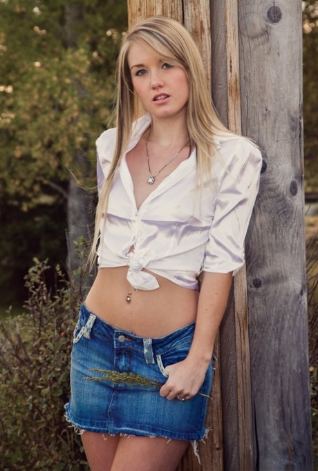 blonde skirt hot naked pictures