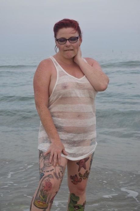 thick redhead nude pic