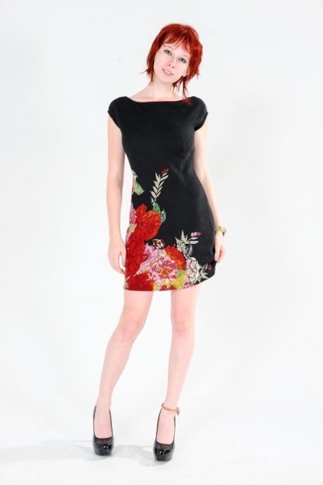 Zoey Nixon art star photos