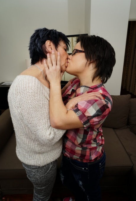 líbání babičky dospělý xxx galerie