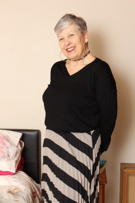 granny skirt porn pics
