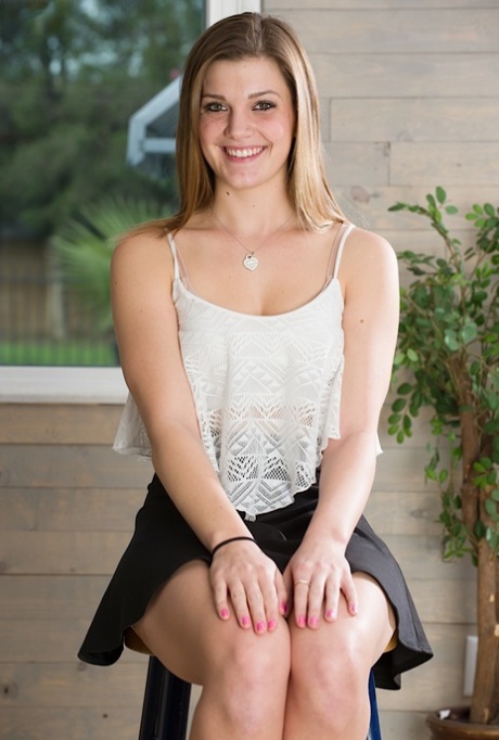 Aubrey Snow nude star photos
