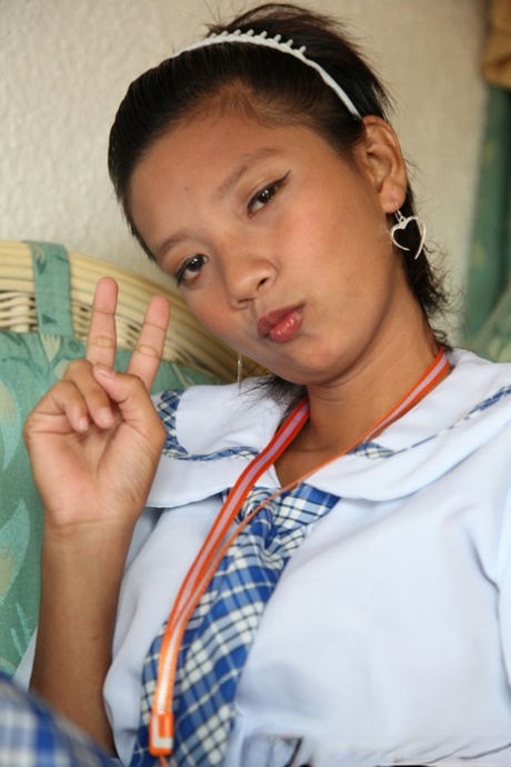 asiatisk skolflicka perfekt fin gallerier