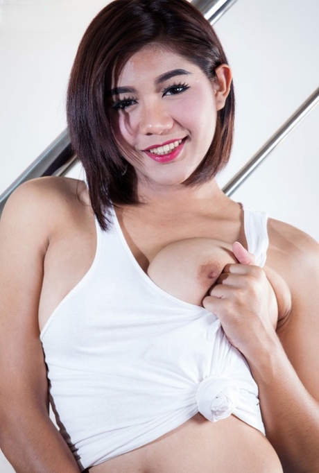 ladyboy gros seins haut hd galerie