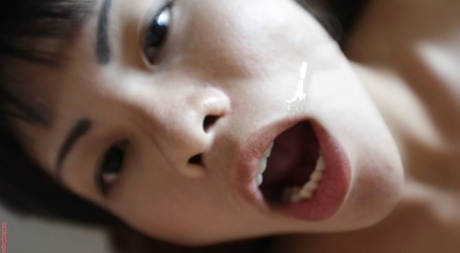 Ladyboy-Abspritzen porno hübsche bilder