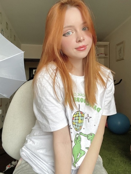 thick redhead sexy pic