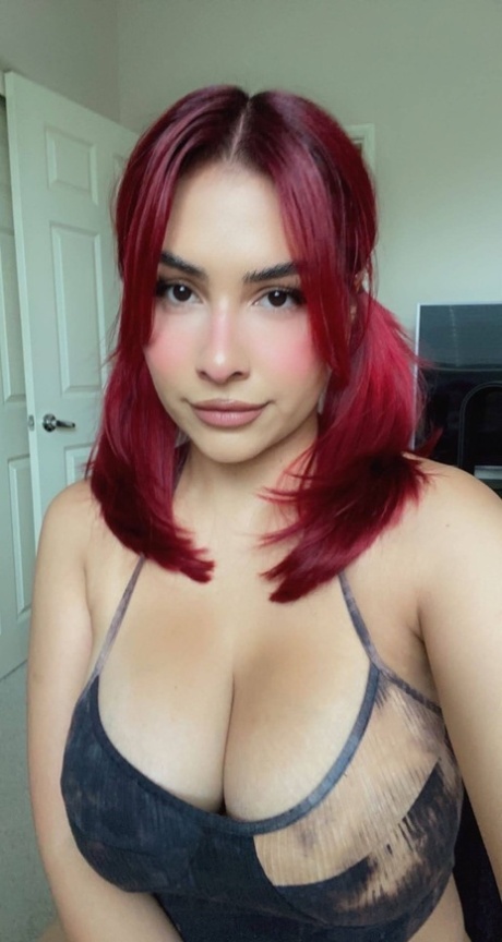 thick thighs latina nude img