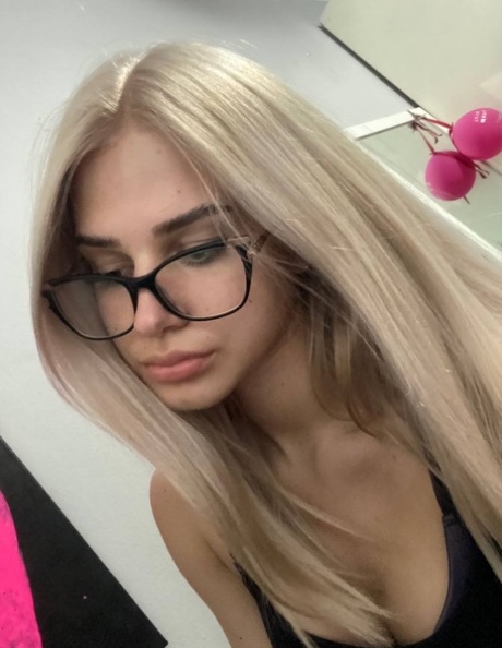 gafas rubias desnudos bonitos foto