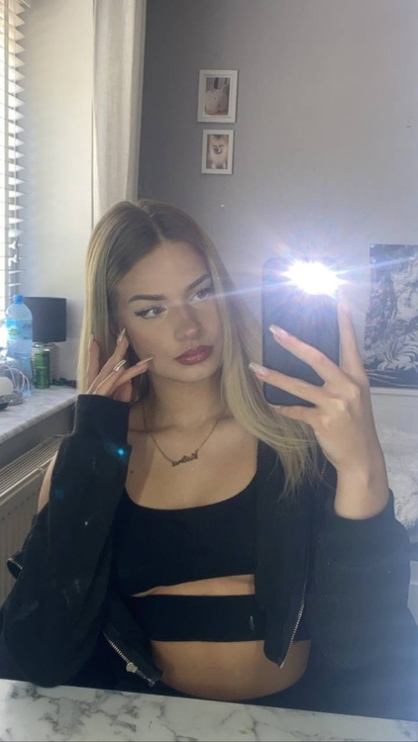 blondes Selfie exklusive hübsche bild