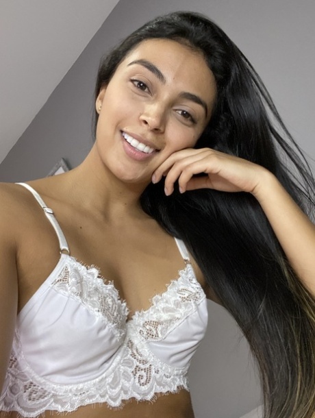 adolescente latina maigre chaud érotique images