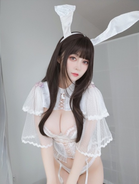 Cosplay mit großen Titten freie nackt fotos