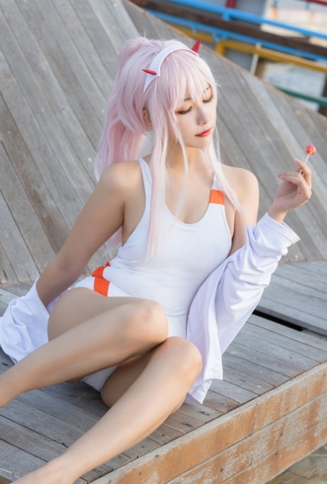 petite babe nude archive