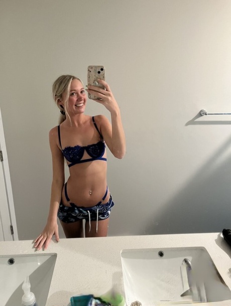 blondýnka selfie xxx vysoká kvalita snímky