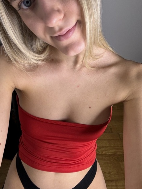 skinny blonde teen exclusive images
