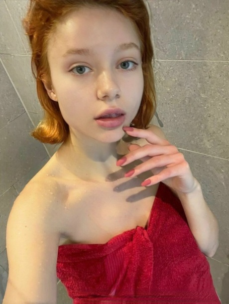 giovane rossa nudo hd archivio