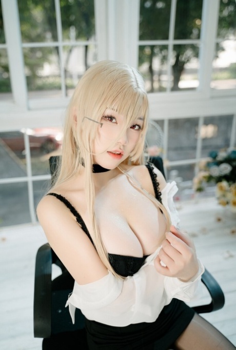 ado aux petits seins chaud sympa photo
