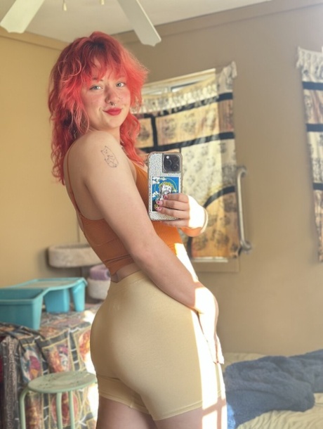 cabello rosa caliente desnudo foto