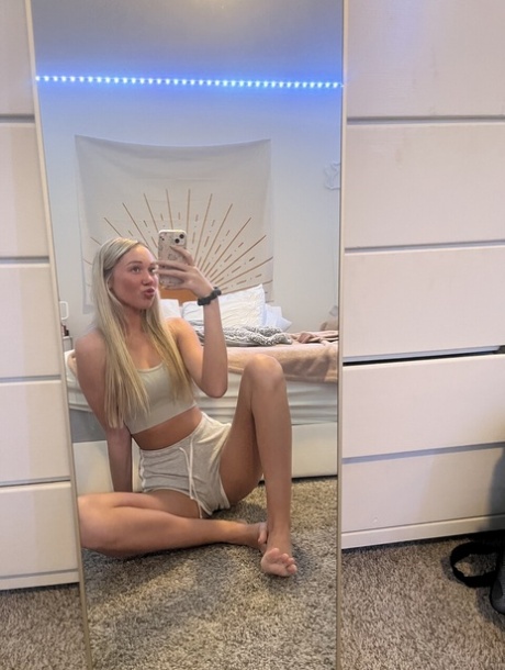 mirror selfie sexy gallery