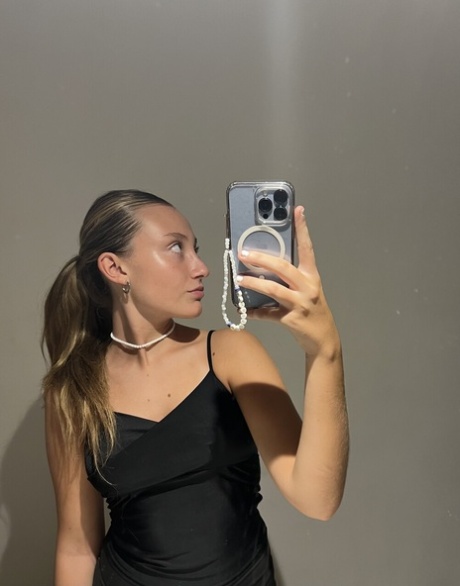 sexy selfie hot image