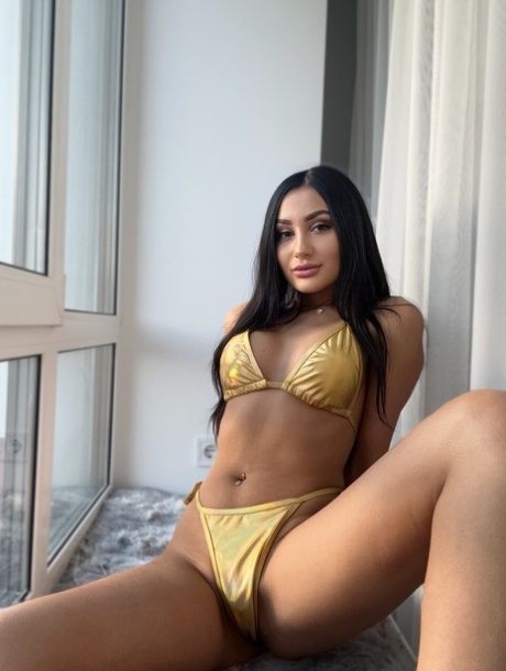 bikini model hot nude picture
