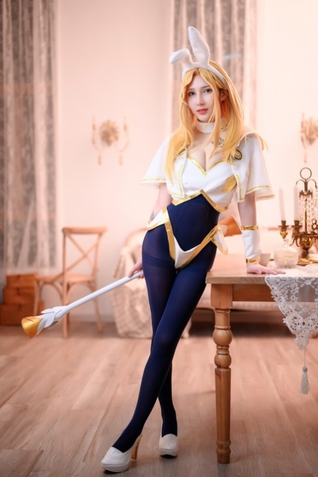 blondynka azjatka górna nagość kino