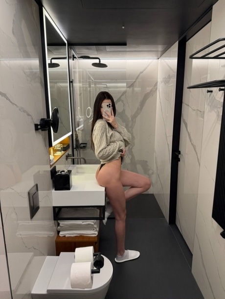 mirror selfie sexy image