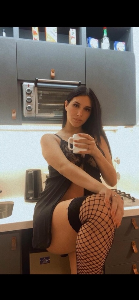 křivky brunetka sexy vysoká kvalita obr