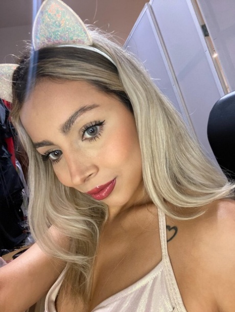 blonde blauwe ogen hd naakten foto's