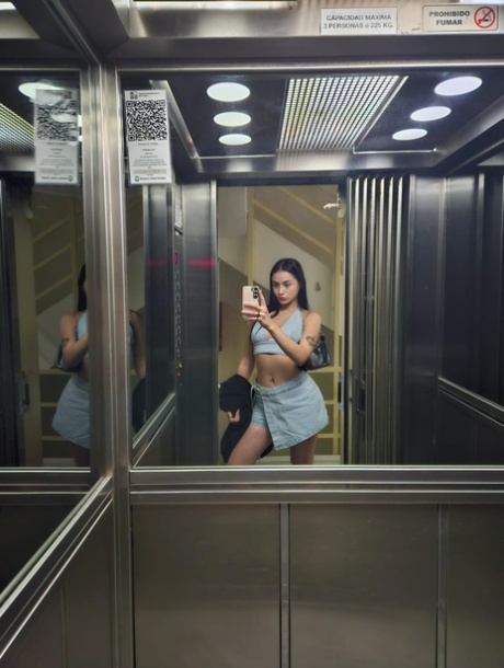 mirror selfie pretty pic